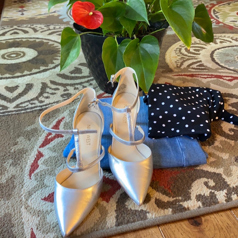 Brand New without tags. Nine WestSilver Heels😍
